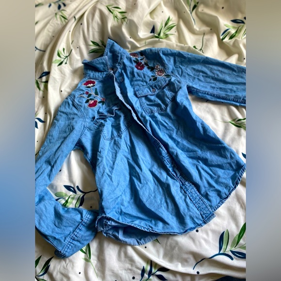 Button up Shirt - Picture 2 of 2